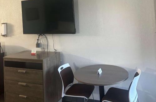 Calhoun Hotel | Econo Lodge Calhoun South