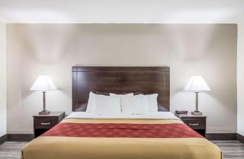 Cameron Cabin | Econo Lodge Cameron