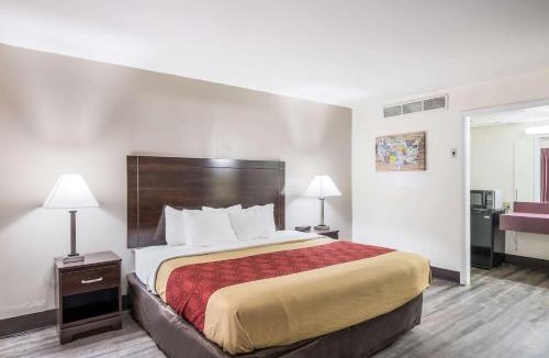 Cameron Cabin | Econo Lodge Cameron