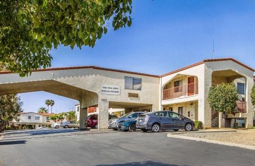Castro Valley Cabin | Econo Lodge Castro Valley I-580