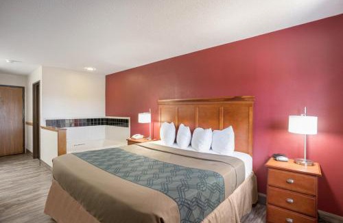 Southwest Area Cabin | Econo Lodge Cedar Rapids South