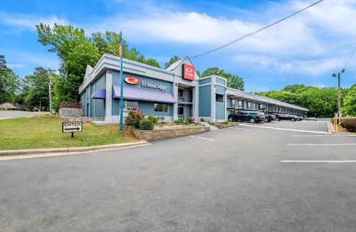 Enderly Park Cabin | Econo Lodge Charlotte Airport Area