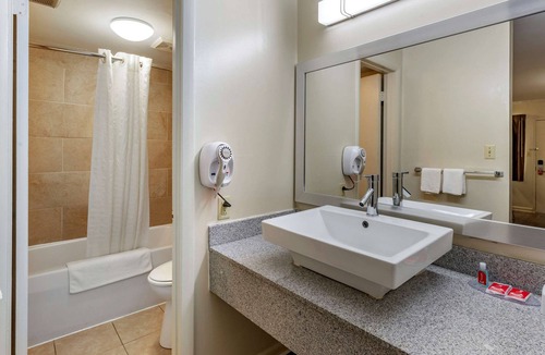 Charlottesville Hotel | Econo Lodge Charlottesville North - University Area