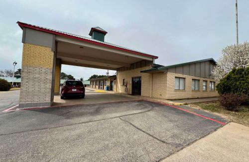 Childress Cabin | Econo Lodge Childress