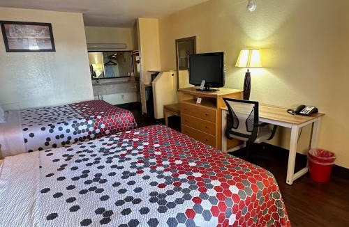 Christiansburg Cabin | Econo Lodge Christiansburg-Blacksburg I-81