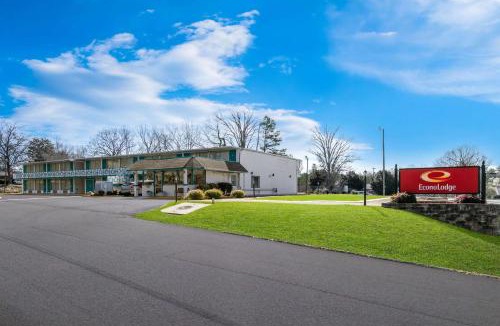 Clemson Cabin | Econo Lodge Clemson - University Area
