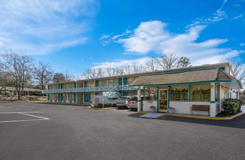 Clemson Cabin | Econo Lodge Clemson - University Area