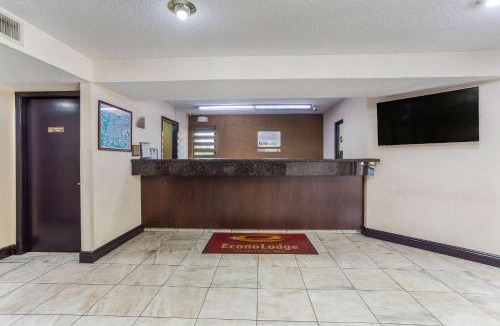 Clinton Cabin | Econo Lodge Clinton - Jackson West