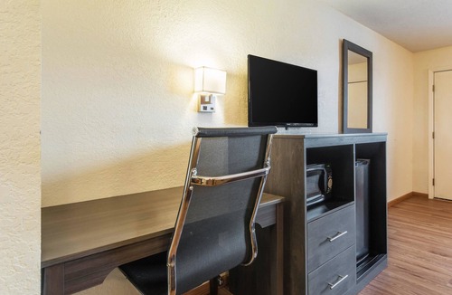 Cloverdale Hotel | Econo Lodge Cloverdale