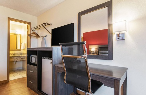 Cloverdale Hotel | Econo Lodge Cloverdale