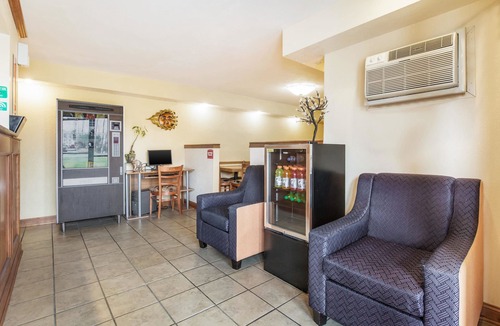 Cloverdale Hotel | Econo Lodge Cloverdale