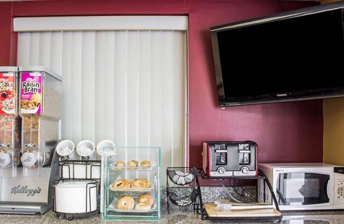 Hilltop Hotel | Econo Lodge Columbus West