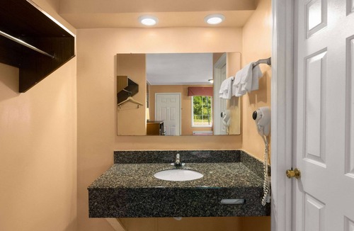 Cornersville Hotel | Econo Lodge Cornersville I-65