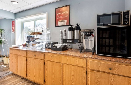 Cortland Hotel | Econo Lodge Cortland Downtown