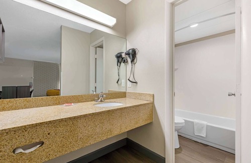 Creedmoor Hotel | Econo Lodge Creedmoor - Butner