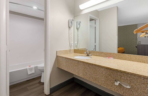 Creedmoor Hotel | Econo Lodge Creedmoor - Butner