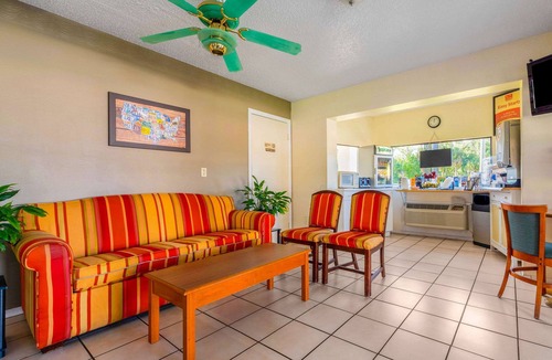 Crystal River Hotel | Econo Lodge Crystal River