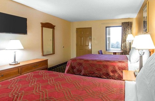 Dalton Cabin | Econo Lodge Dalton West