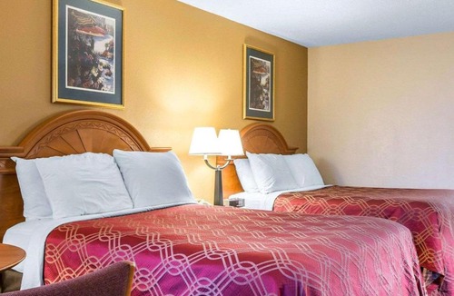 Dalton Cabin | Econo Lodge Dalton West