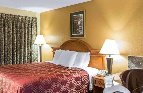 Dalton Cabin | Econo Lodge Dalton West