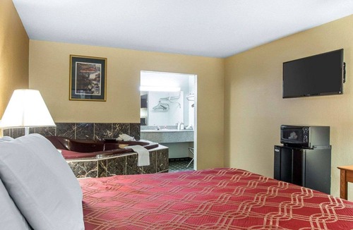 Dalton Hotel | Econo Lodge Dalton West