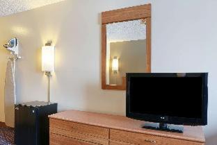 Corfu Cabin | Econo Lodge Darien Lakes