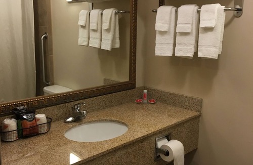 Corfu Hotel | Econo Lodge Darien Lakes