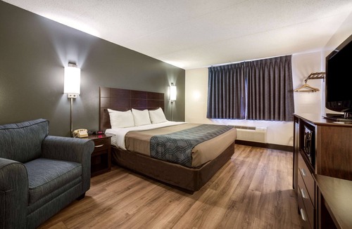 Corfu Hotel | Econo Lodge Darien Lakes