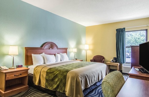 Darien Hotel | Econo Lodge Darien
