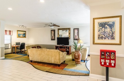 Darien Hotel | Econo Lodge Darien