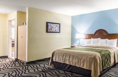 Darien Hotel | Econo Lodge Darien