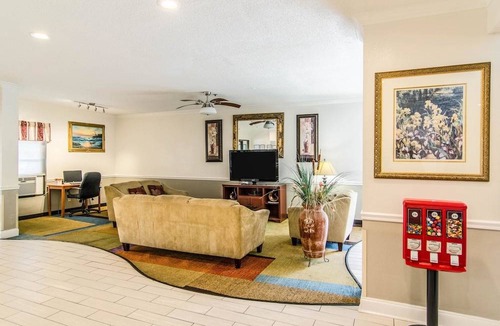 Darien Hotel | Econo Lodge Darien