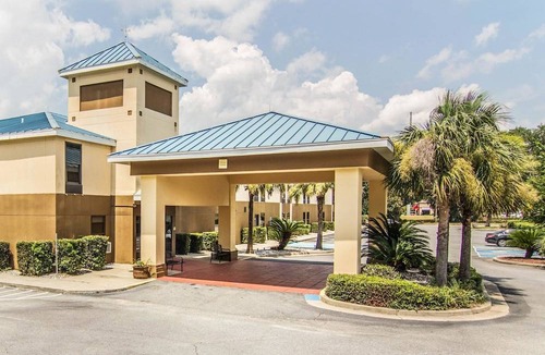 Darien Hotel | Econo Lodge Darien