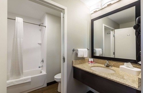 Dayton Hotel | Econo Lodge Dayton North