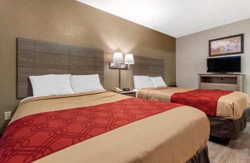 DeWitt Cabin | Econo Lodge Dewitt I-90