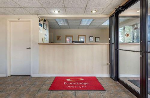 DeWitt Cabin | Econo Lodge Dewitt I-90