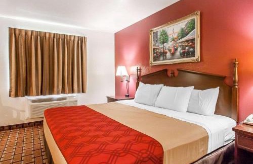 Dexter Cabin | Econo Lodge Dexter