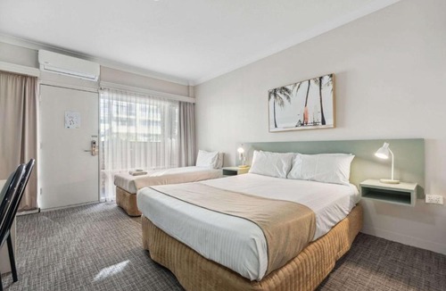 Glenelg Cabin | Econo Lodge Dockside Glenelg