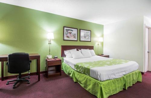 Dothan Cabin | Econo Lodge Dothan West