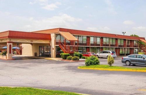 Dyersburg Cabin | Econo Lodge Dyersburg I-155