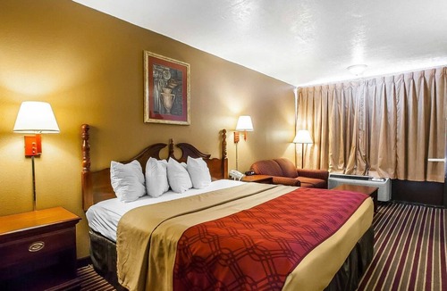 Dyersburg Hotel | Econo Lodge Dyersburg I-155