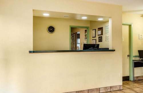 Staunton Cabin | Econo Lodge East