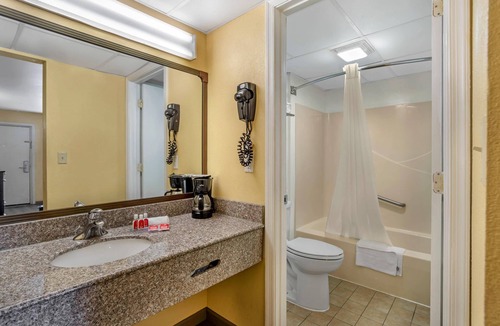 Easton Hotel | Econo Lodge Easton Route 50