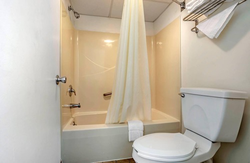 Easton Hotel | Econo Lodge Easton Route 50