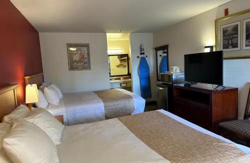 Edmonds Cabin | Econo Lodge Edmonds North Seattle