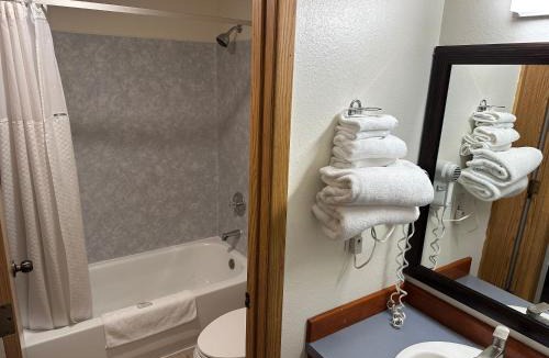 Edmonds Cabin | Econo Lodge Edmonds North Seattle