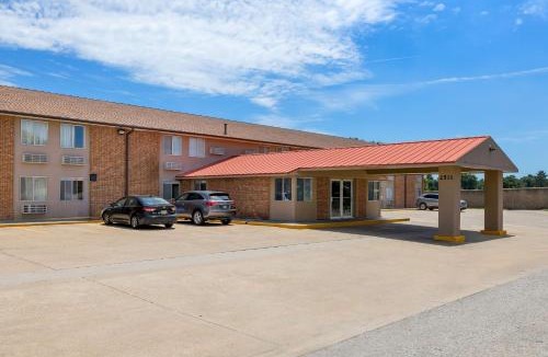 Emporia Cabin | Econo Lodge Emporia