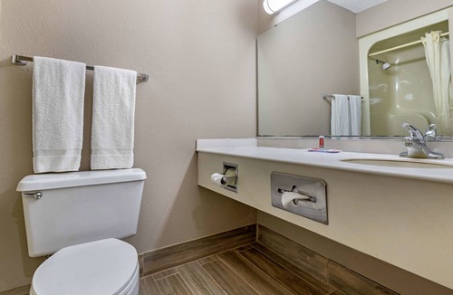 Florence Hotel | Econo Lodge Florence - Darlington