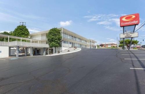 Radcliff Cabin | Econo Lodge Fort Knox