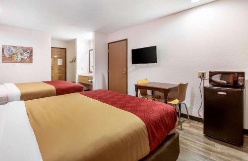 Franklin Cabin | Econo Lodge Franklin